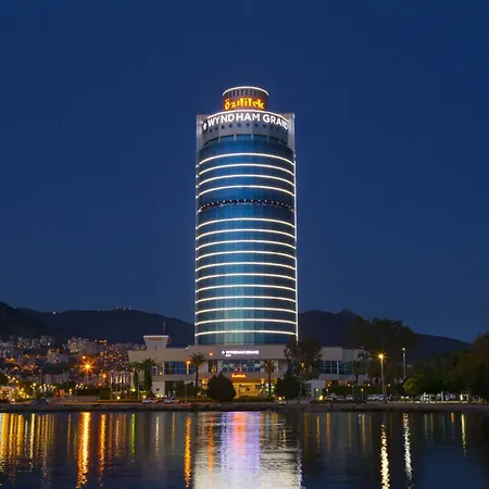 Wyndham Grand Ozdilek Thermal & מלון 5*