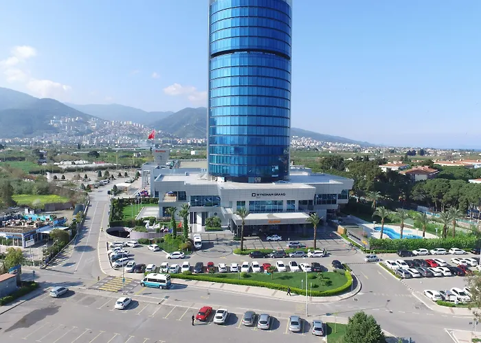 Wyndham Grand Ozdilek Thermal & Отель Измир